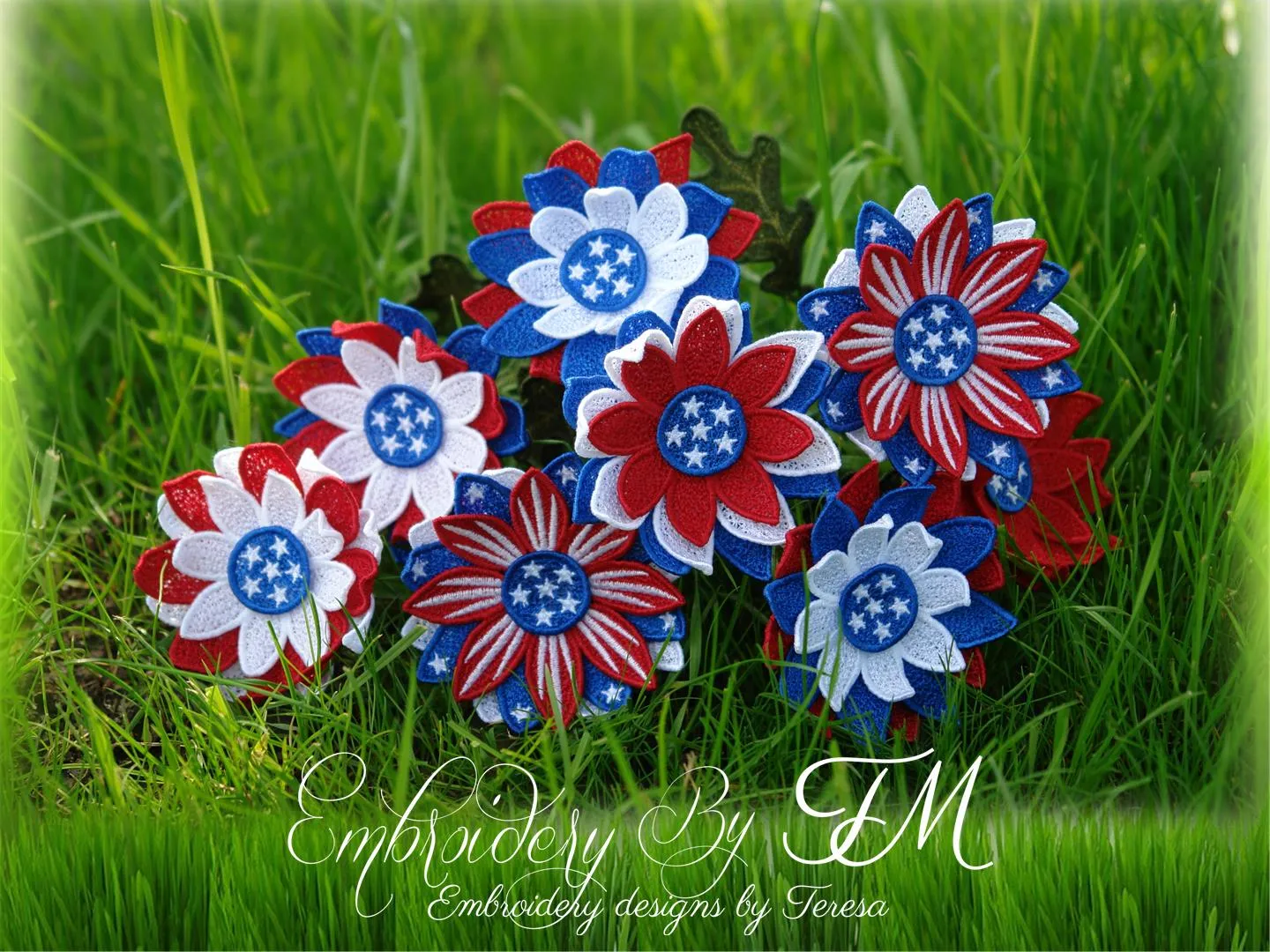 4th of July Flowers / 4x4 hoop / three variations