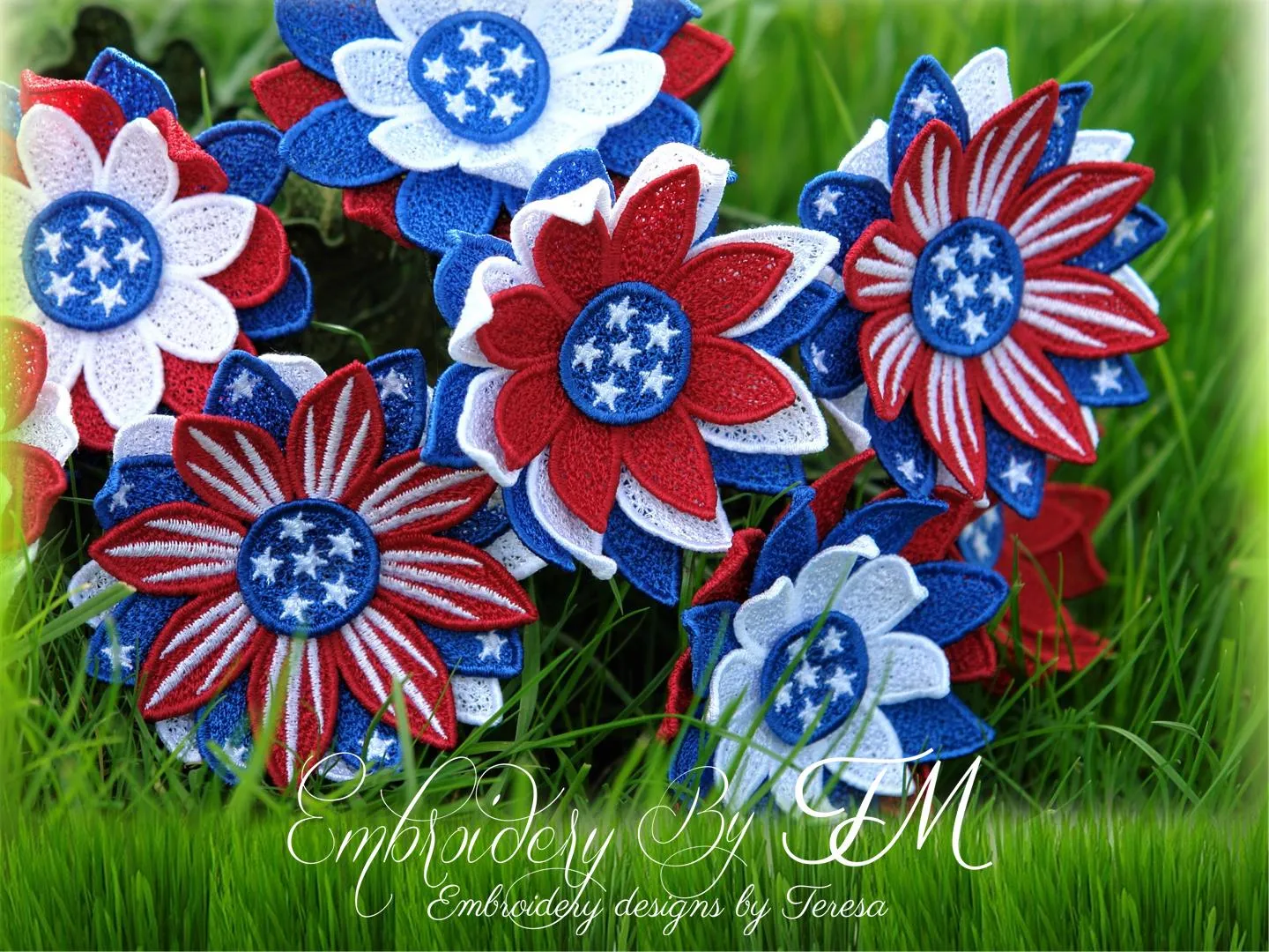 4th of July Flowers / 4x4 hoop / three variations