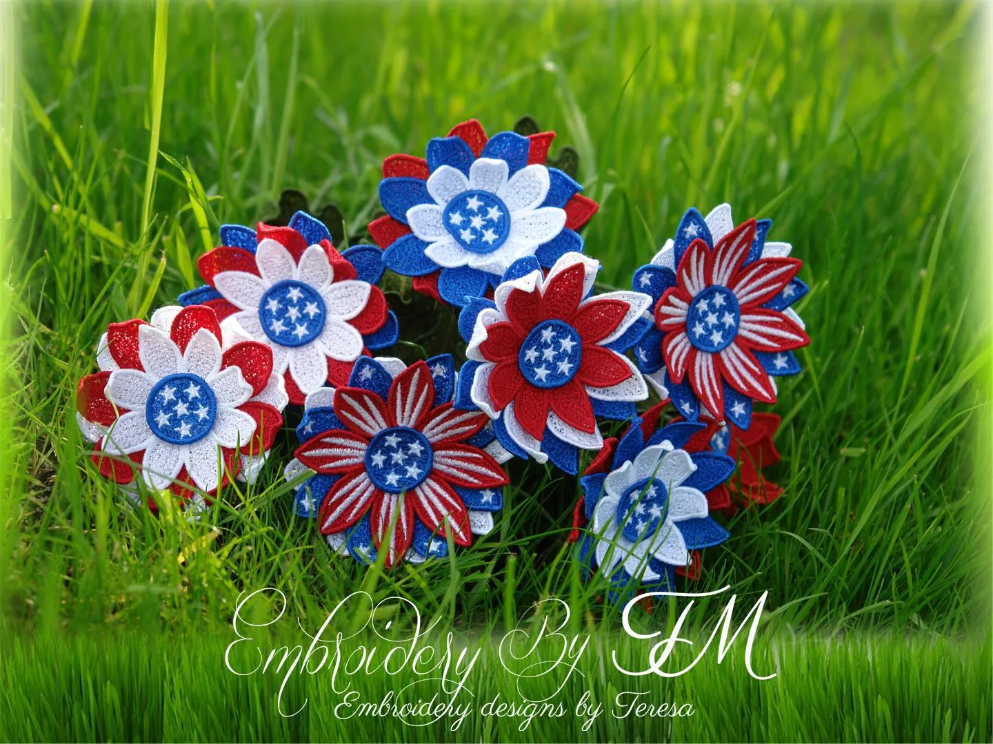 4th of July Flowers / 4x4 hoop / three variations