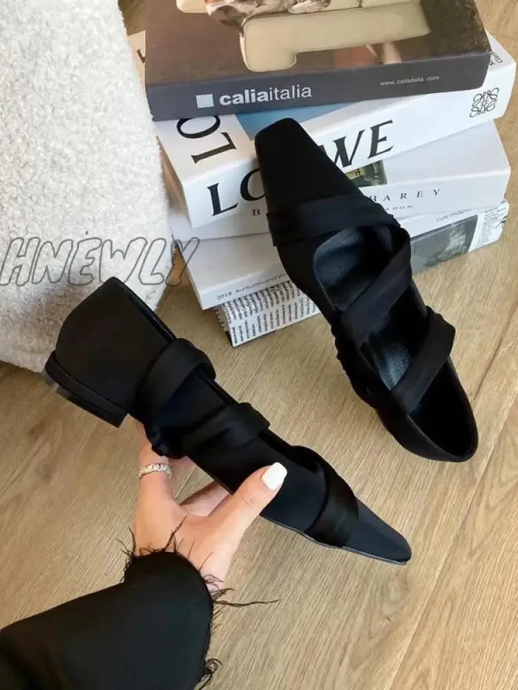 Hnewly - Solid Color Square-Toe Flat Shoes