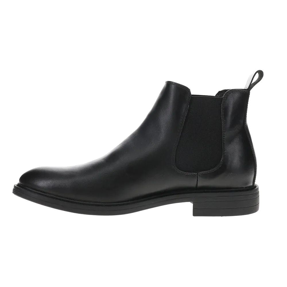 Logan Round Toe Chelsea Boots